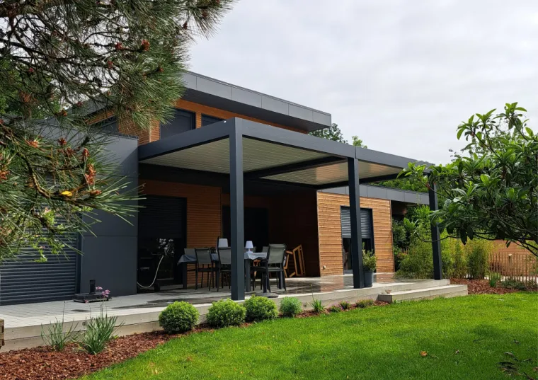 Création d'une pergola bioclimatique à Monterfil