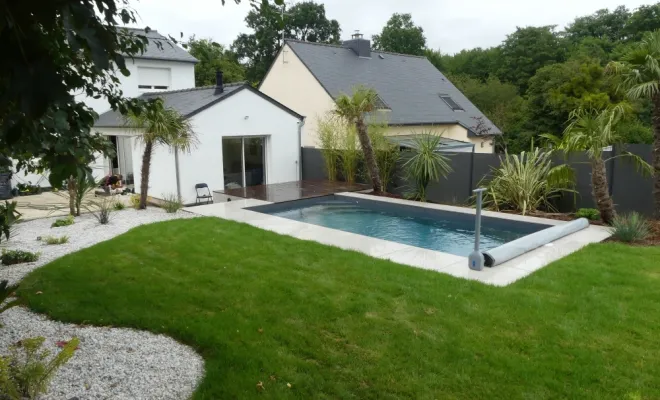 Aménagement d'une piscine et d'une terrasse à Saint-Aubin-d'Aubigné