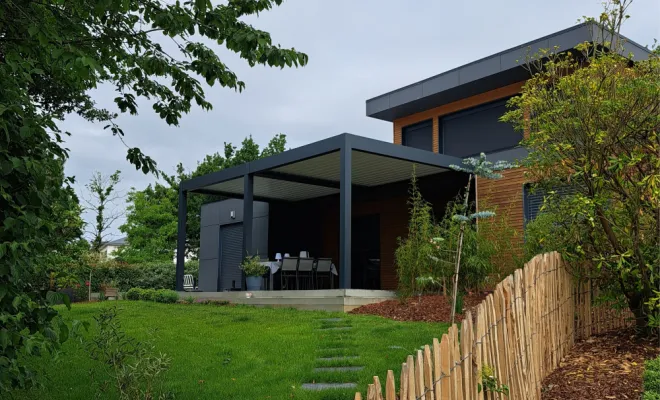 Aménagement d'une pergola bioclimatique à Monterfil