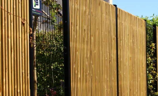 Clôture en bois à Monfort-sur-Meu