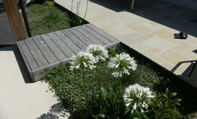 Terrasse en pierre naturelle à Pleumeleuc